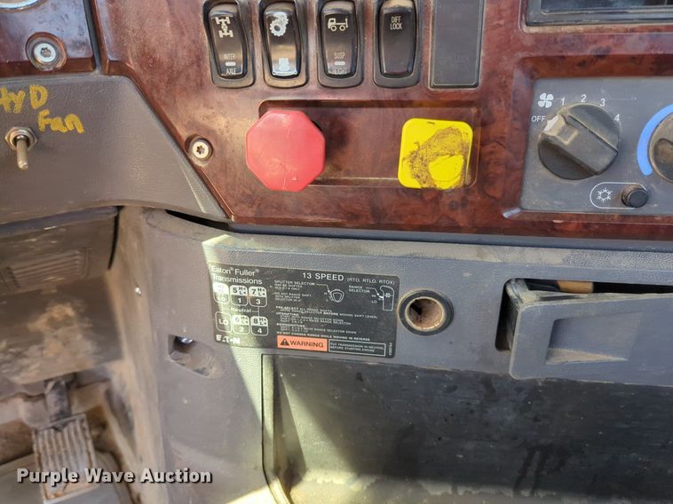 image for item NZ9431 2013 Mack CHU614 semi truck