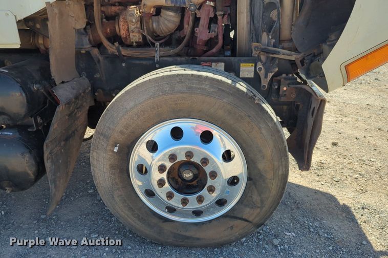 image for item NZ9431 2013 Mack CHU614 semi truck