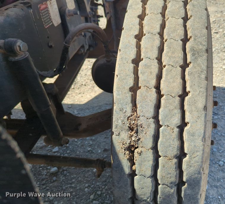 image for item NZ9431 2013 Mack CHU614 semi truck