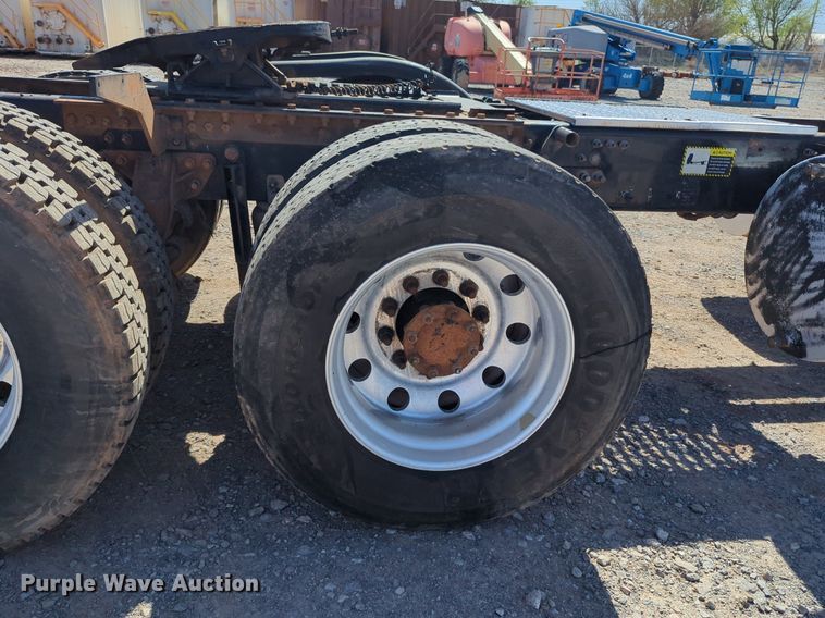 image for item NZ9431 2013 Mack CHU614 semi truck