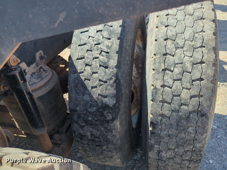 image for item NZ9431 2013 Mack CHU614 semi truck