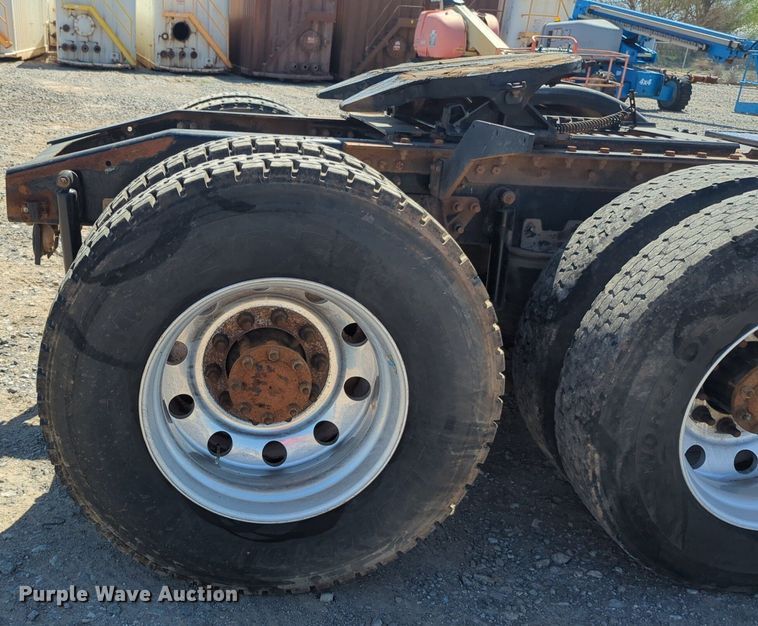 image for item NZ9431 2013 Mack CHU614 semi truck