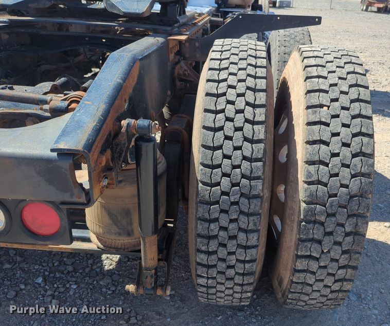 image for item NZ9431 2013 Mack CHU614 semi truck