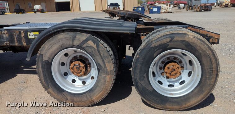 image for item NZ9431 2013 Mack CHU614 semi truck