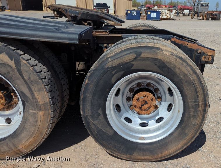 image for item NZ9431 2013 Mack CHU614 semi truck