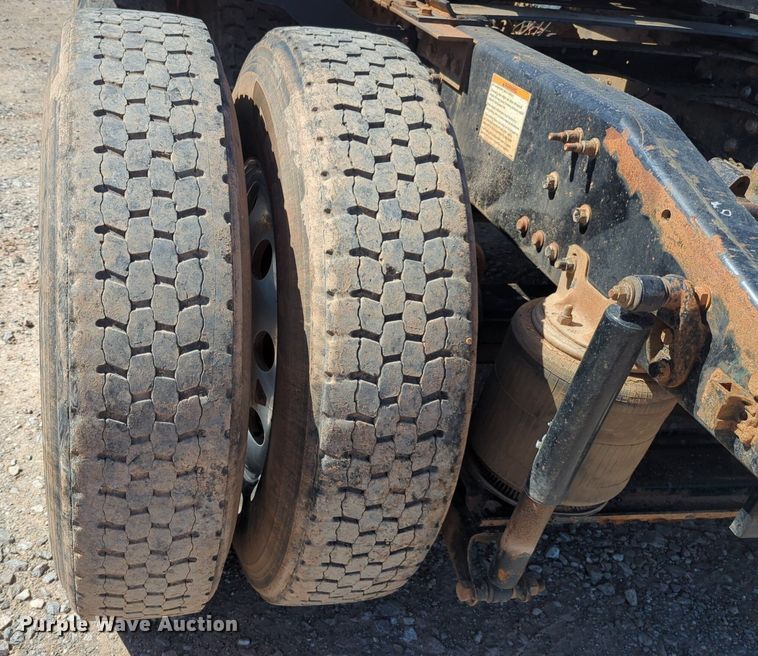 image for item NZ9431 2013 Mack CHU614 semi truck