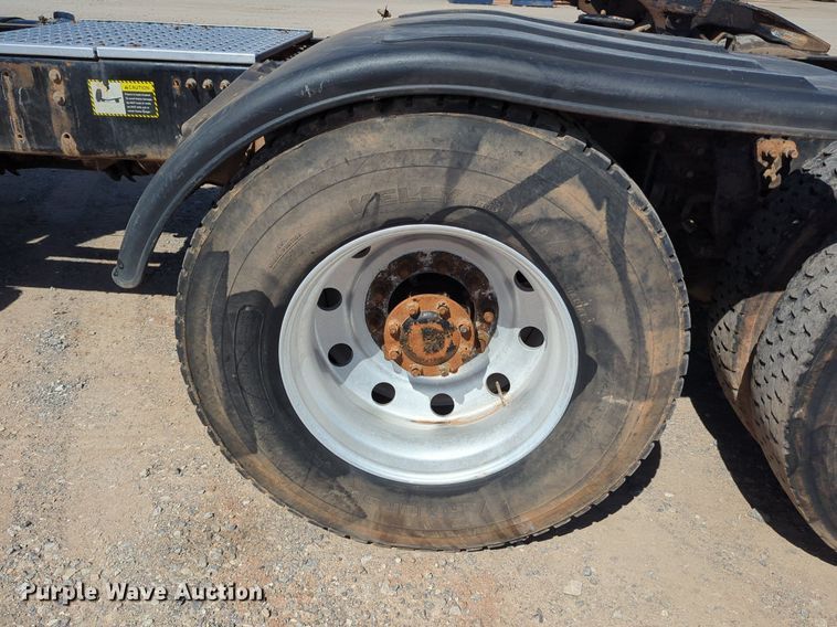 image for item NZ9431 2013 Mack CHU614 semi truck