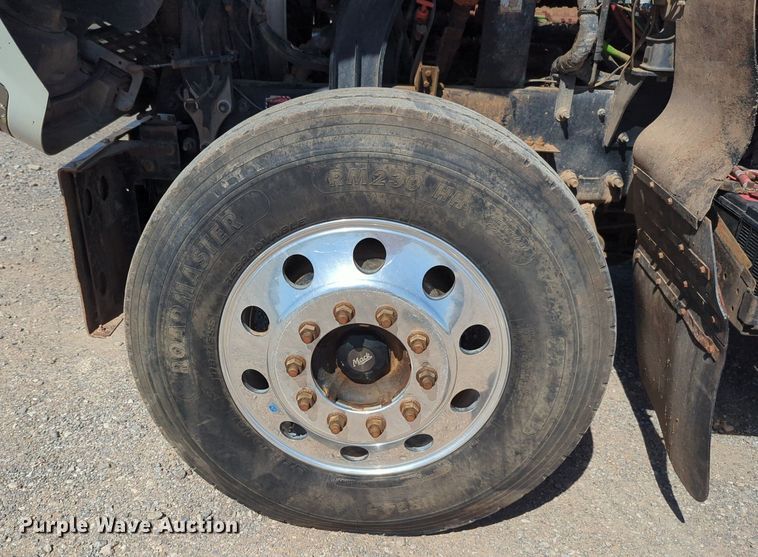 image for item NZ9431 2013 Mack CHU614 semi truck