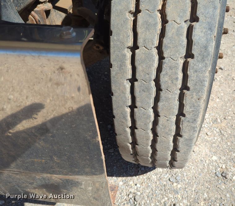 image for item NZ9431 2013 Mack CHU614 semi truck