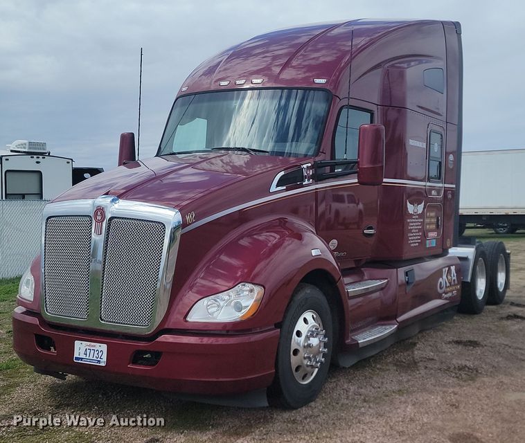 image for item NZ9817 2020 Kenworth T680 semi truck