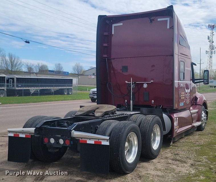 image for item NZ9817 2020 Kenworth T680 semi truck