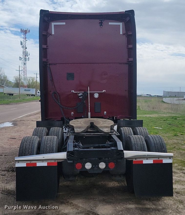 image for item NZ9817 2020 Kenworth T680 semi truck