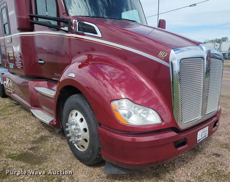 image for item NZ9817 2020 Kenworth T680 semi truck