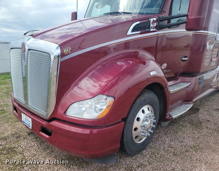 image for item NZ9817 2020 Kenworth T680 semi truck