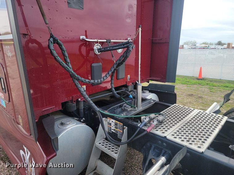 image for item NZ9817 2020 Kenworth T680 semi truck