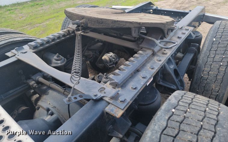 image for item NZ9817 2020 Kenworth T680 semi truck