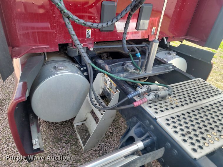 image for item NZ9817 2020 Kenworth T680 semi truck