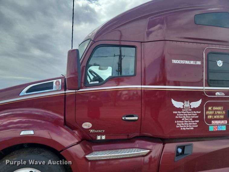 image for item NZ9817 2020 Kenworth T680 semi truck