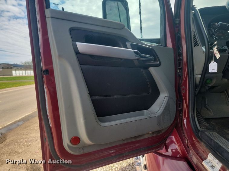 image for item NZ9817 2020 Kenworth T680 semi truck