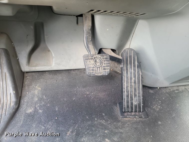 image for item NZ9817 2020 Kenworth T680 semi truck