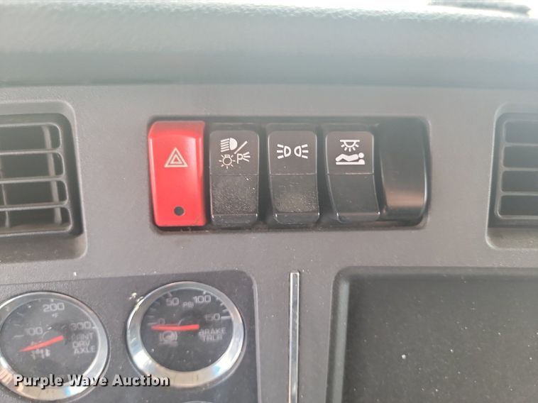 image for item NZ9817 2020 Kenworth T680 semi truck