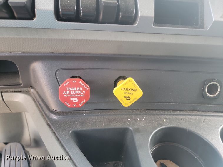 image for item NZ9817 2020 Kenworth T680 semi truck