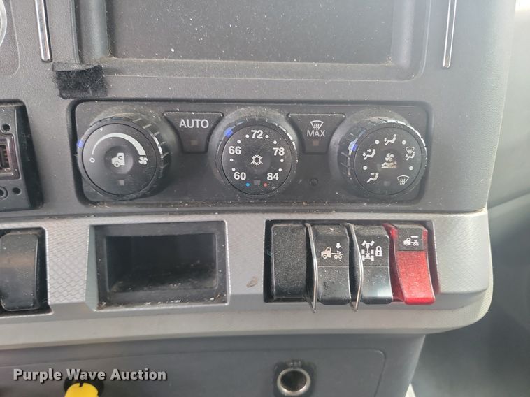 image for item NZ9817 2020 Kenworth T680 semi truck