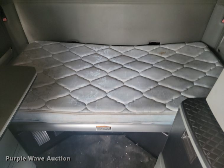 image for item NZ9817 2020 Kenworth T680 semi truck