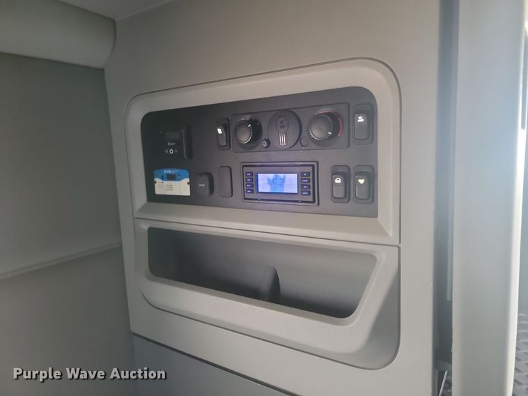 image for item NZ9817 2020 Kenworth T680 semi truck