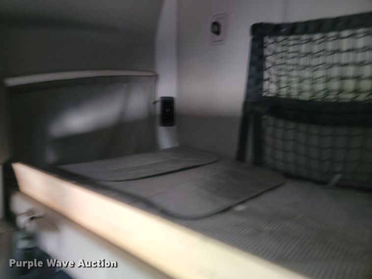 image for item NZ9817 2020 Kenworth T680 semi truck