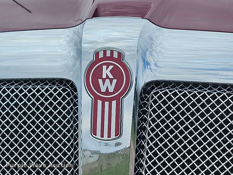 image for item NZ9817 2020 Kenworth T680 semi truck