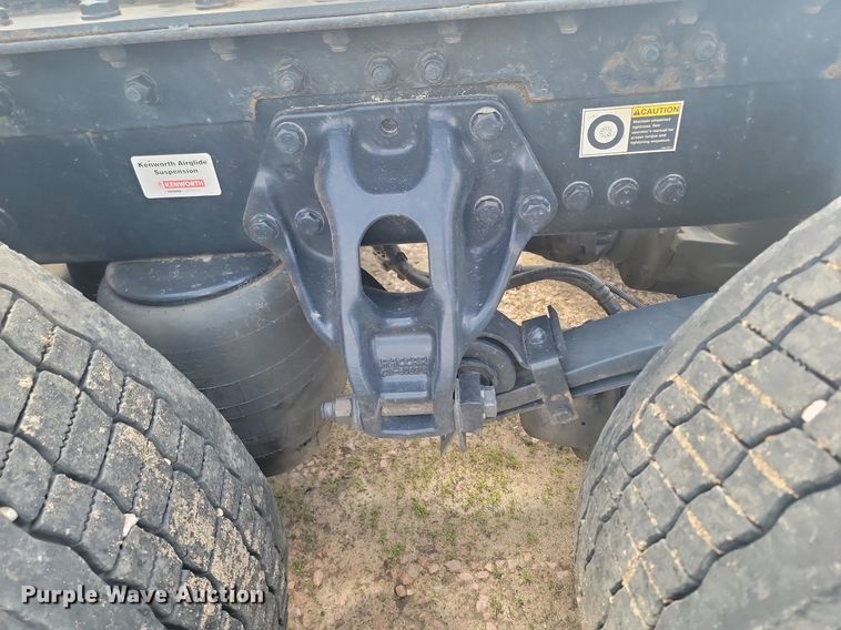 image for item NZ9817 2020 Kenworth T680 semi truck