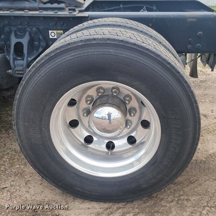 image for item NZ9817 2020 Kenworth T680 semi truck