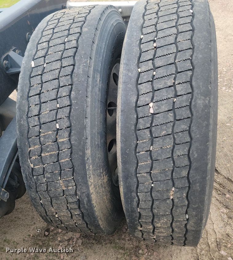 image for item NZ9817 2020 Kenworth T680 semi truck