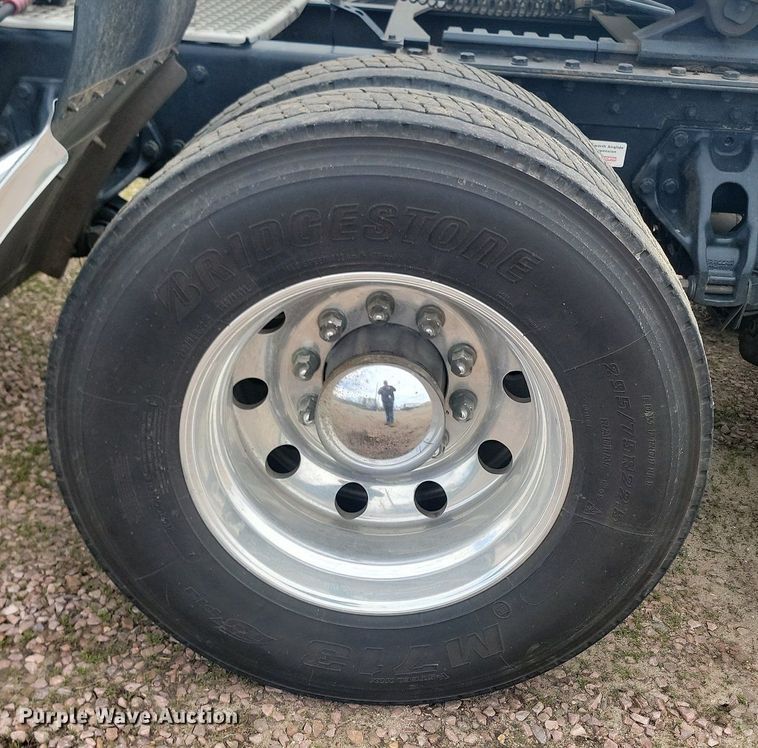 image for item NZ9817 2020 Kenworth T680 semi truck