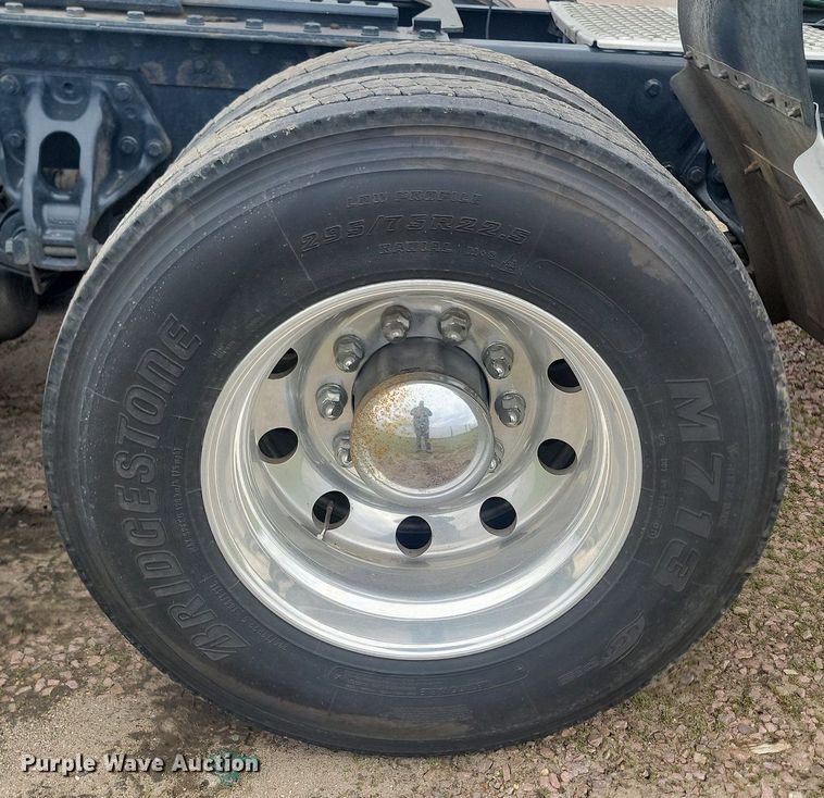 image for item NZ9817 2020 Kenworth T680 semi truck