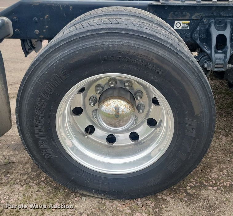 image for item NZ9817 2020 Kenworth T680 semi truck