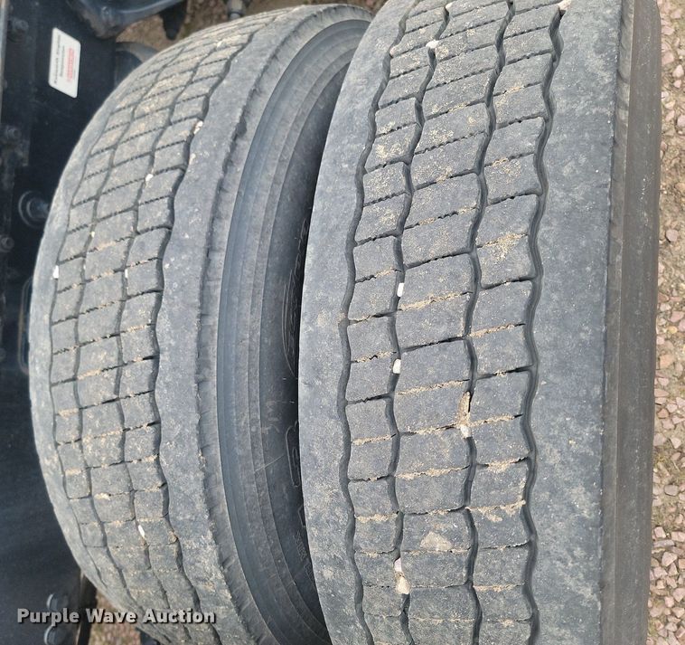 image for item NZ9817 2020 Kenworth T680 semi truck