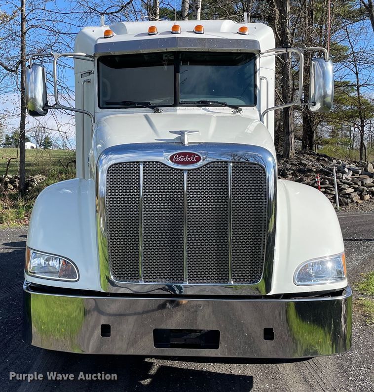 image for item OG9908 2012 Peterbilt  386 semi truck