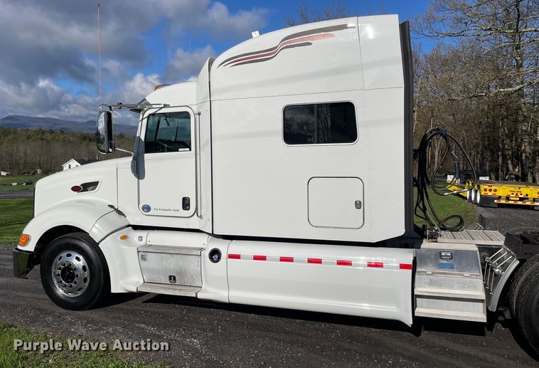 image for item OG9908 2012 Peterbilt  386 semi truck