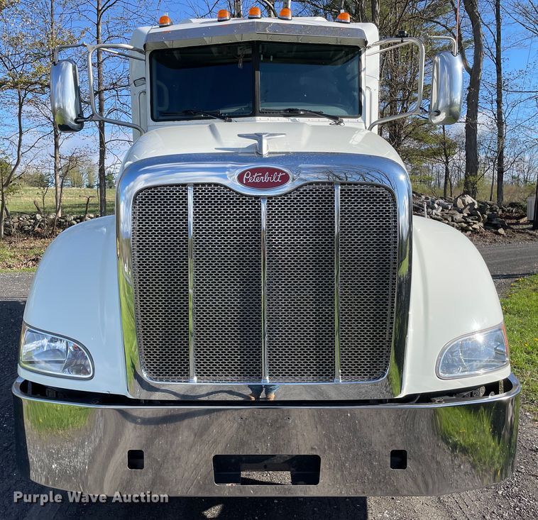 image for item OG9908 2012 Peterbilt  386 semi truck