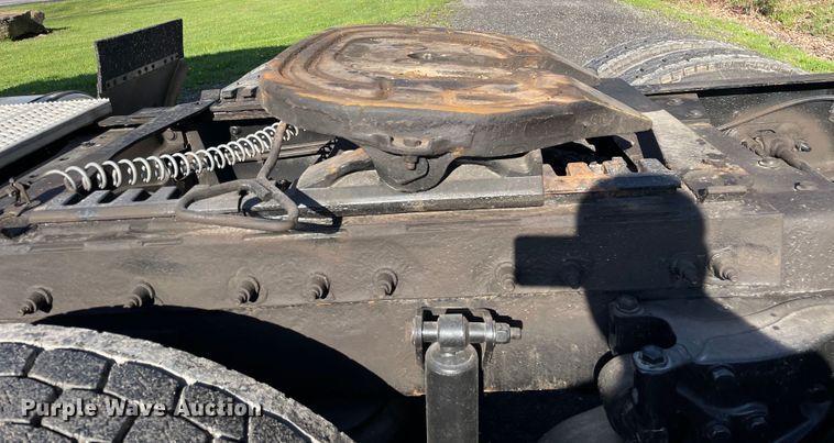 image for item OG9908 2012 Peterbilt  386 semi truck