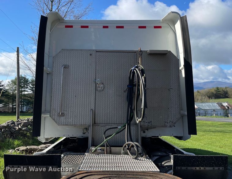 image for item OG9908 2012 Peterbilt  386 semi truck