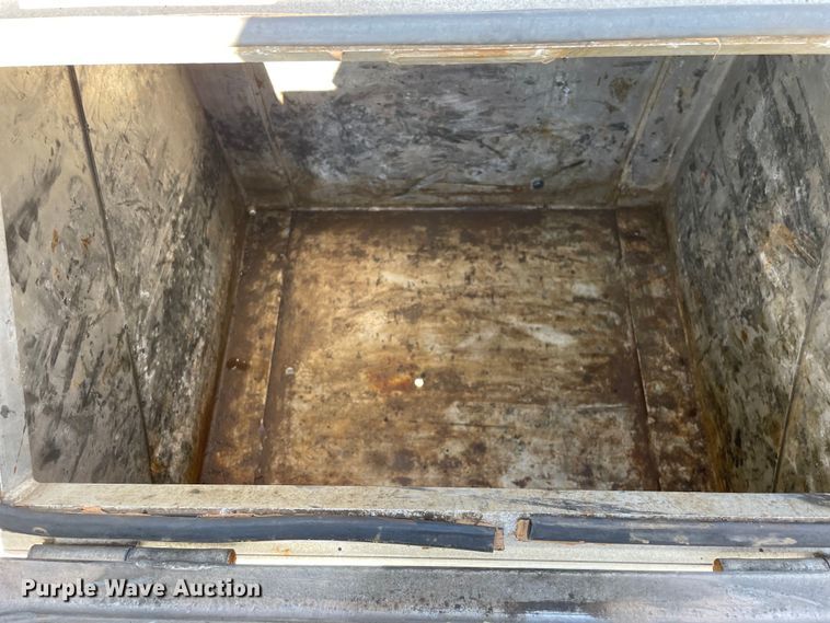 image for item OG9908 2012 Peterbilt  386 semi truck