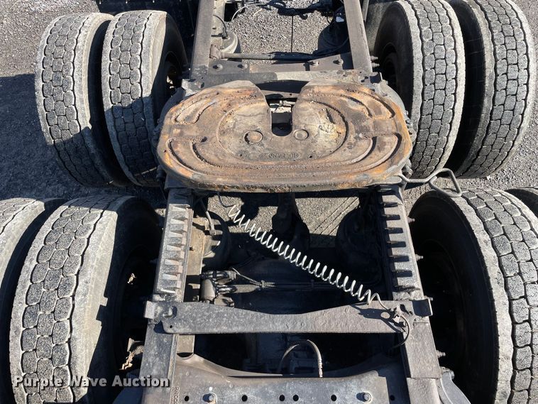 image for item OG9908 2012 Peterbilt  386 semi truck