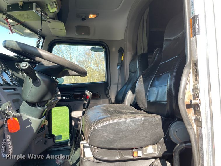 image for item OG9908 2012 Peterbilt  386 semi truck