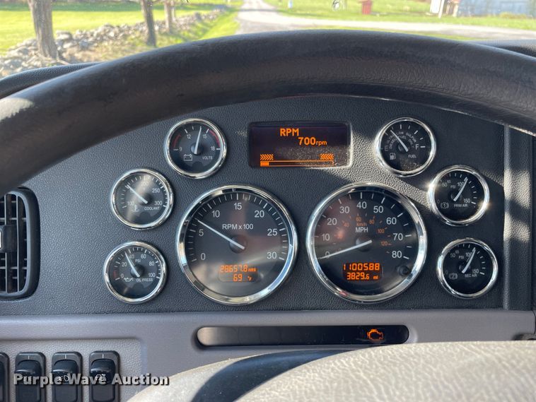 image for item OG9908 2012 Peterbilt  386 semi truck