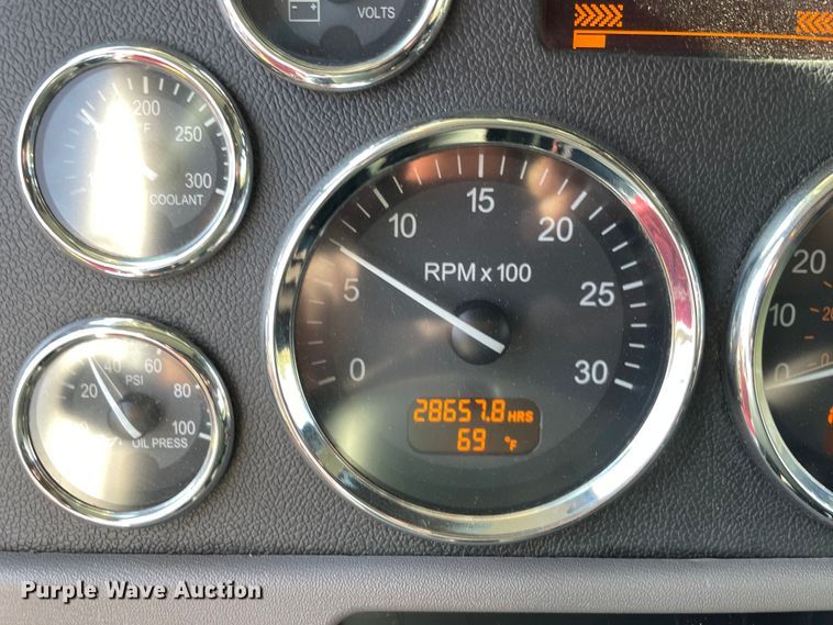 image for item OG9908 2012 Peterbilt  386 semi truck