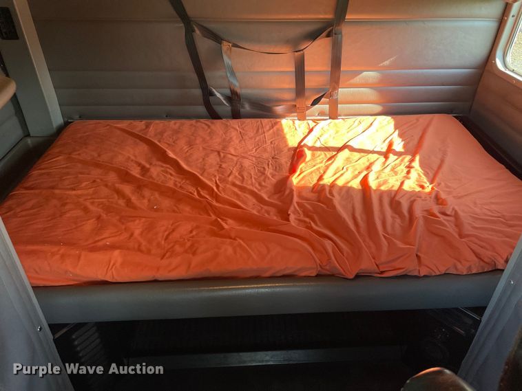 image for item OG9908 2012 Peterbilt  386 semi truck