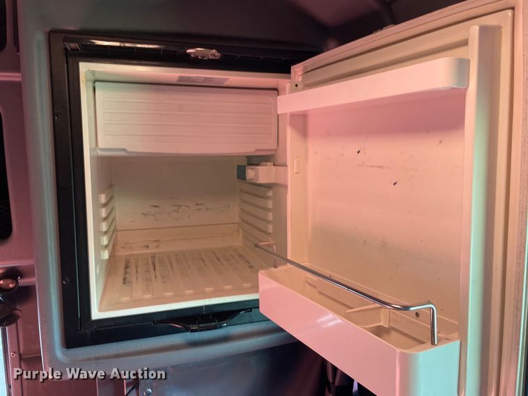 image for item OG9908 2012 Peterbilt  386 semi truck